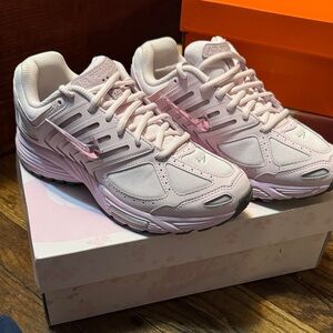Nike Women's Light Pink Athletic Sneakers